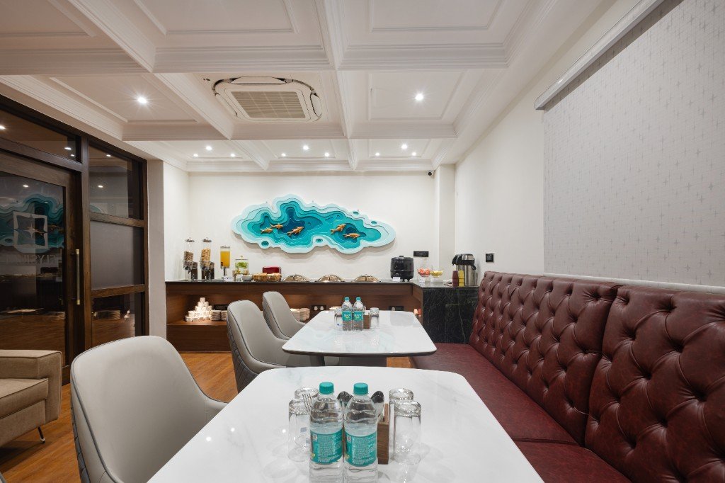 Elysium Premier Suites, Hitec City — Dining room overview