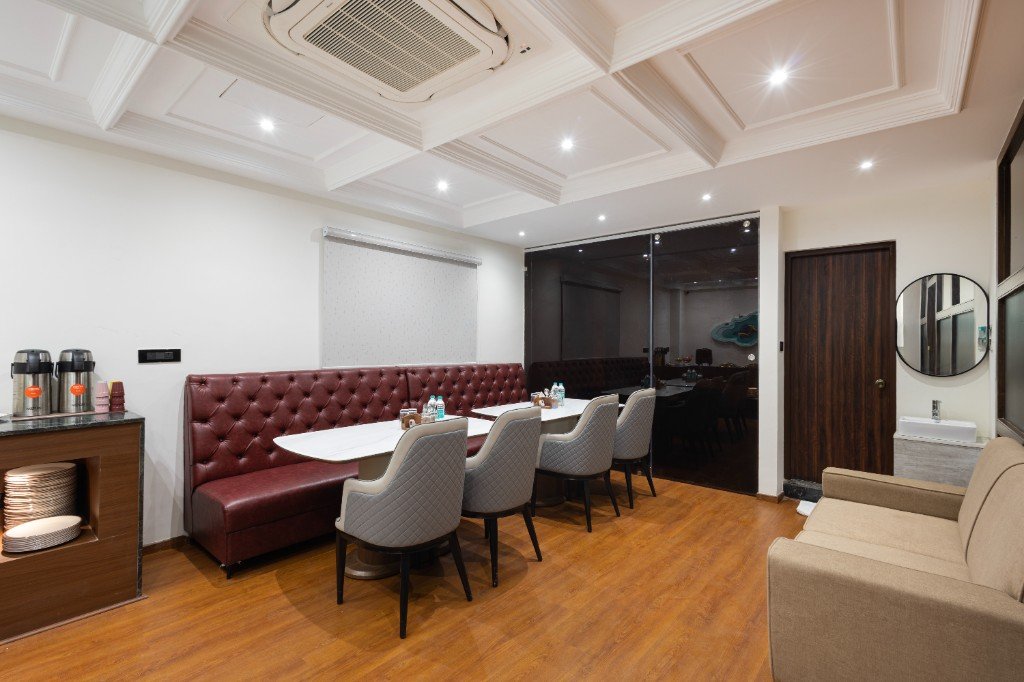 Elysium Premier Suites, Hitec City — Dining room wide view