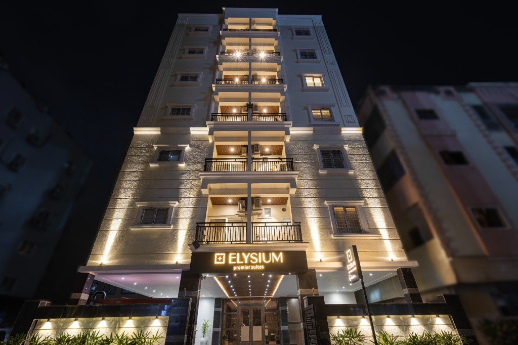 Elysium Premier Suites, Hitec City — Illuminated entrance