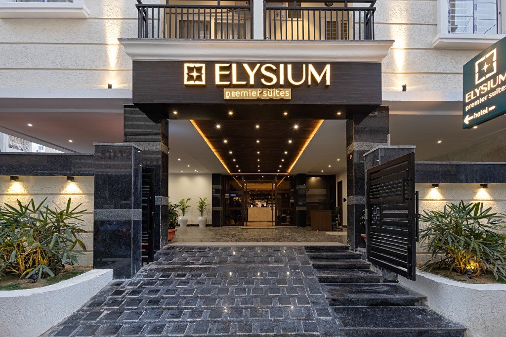 Elysium Premier Suites, Hitec City — Grand entrance walkway