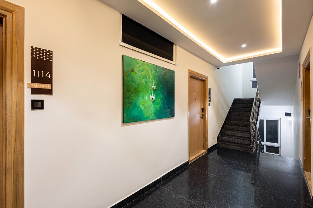 Elysium Premier Suites, Hitec City — Hallway to upper floors