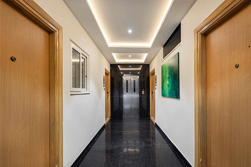 Elysium Premier Suites, Hitec City — Elevator lobby