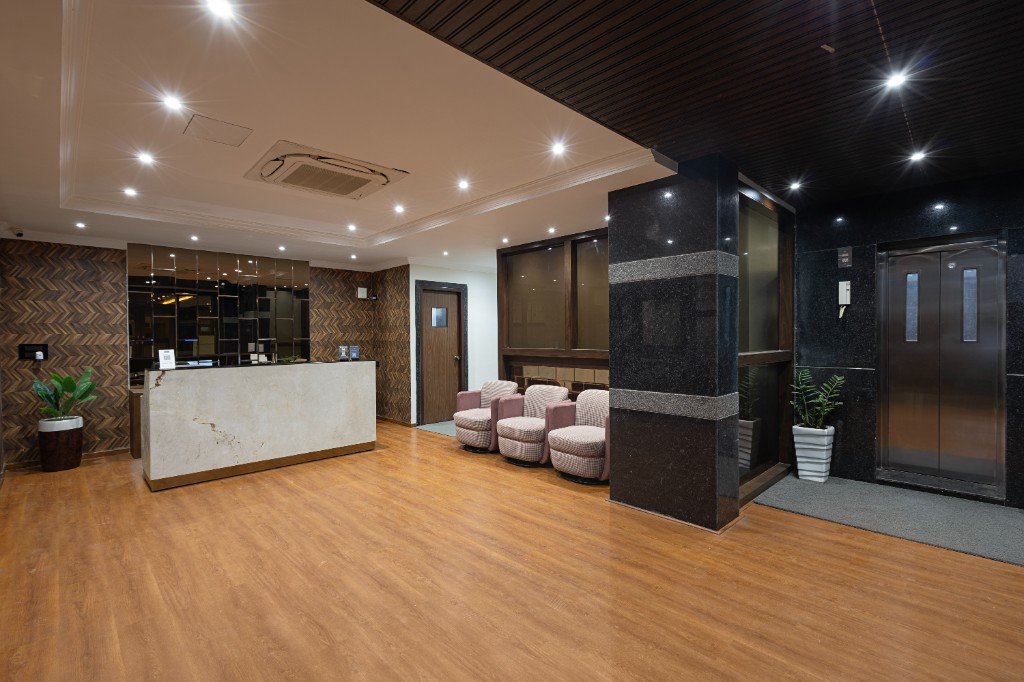 Elysium Premier Suites, Hitec City — Lobby and elevator