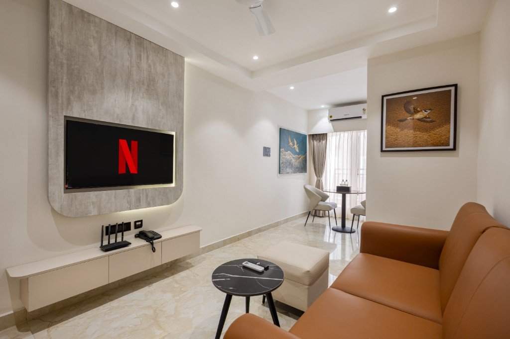 Elysium Premier Suites, Hitec City — Suite interior