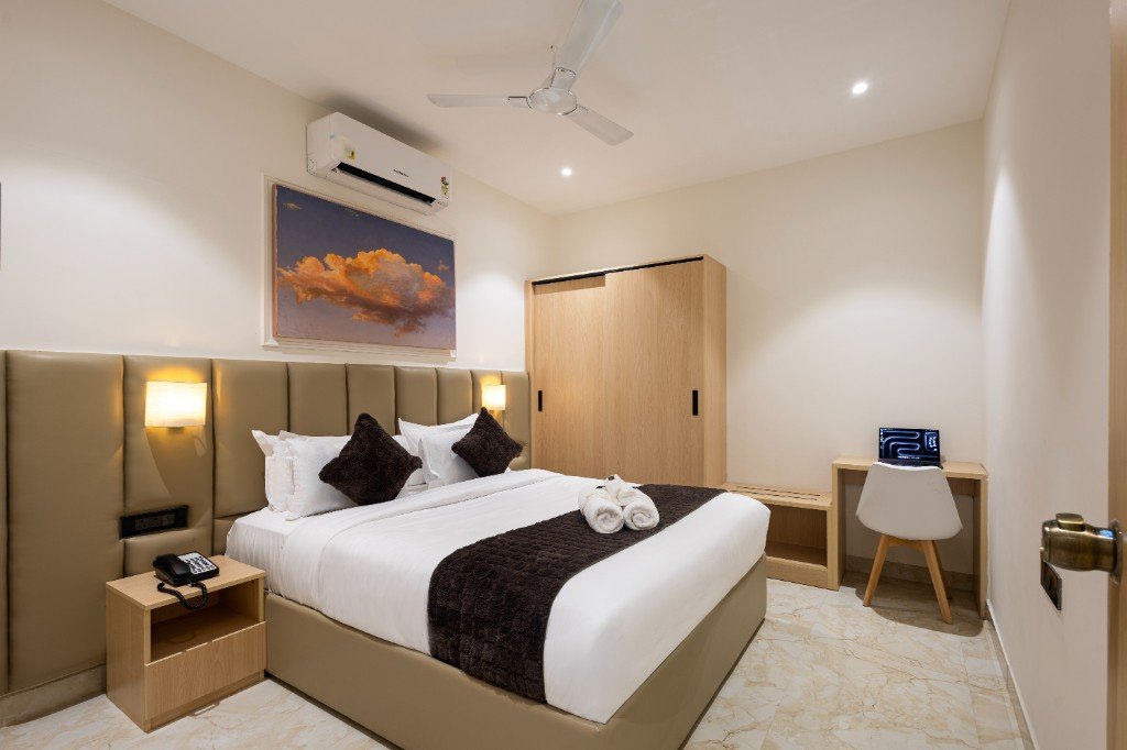 Elysium Premier Suites, Hitec City — Bedroom view