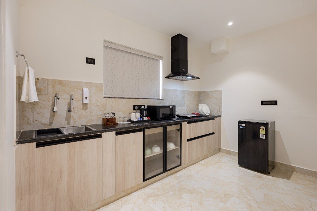 Elysium Premier Suites, Hitec City — Suite bedroom