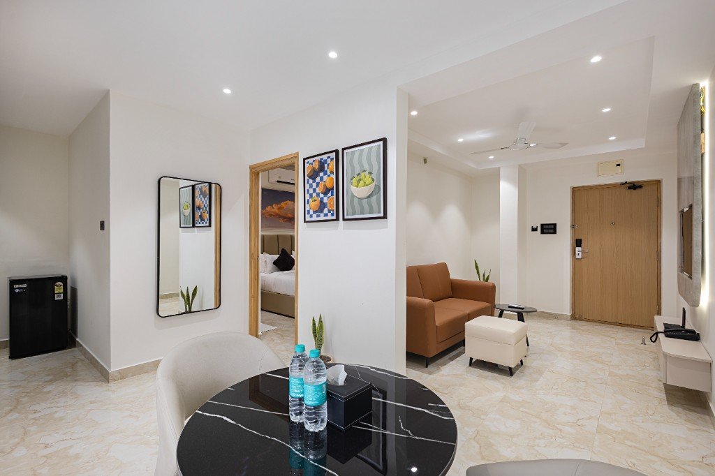 Elysium Premier Suites, Hitec City — In-room dining corner