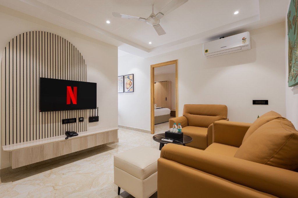 Elysium Premier Suites, Hitec City — Living room and dining nook