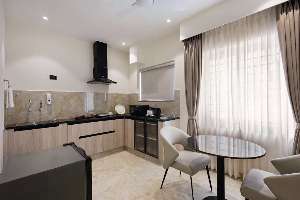 Elysium Premier Suites, Hitec City — Bedroom wide view