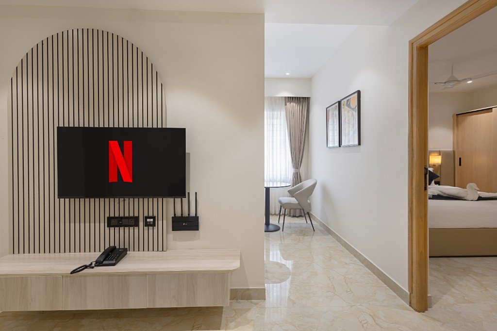 Elysium Premier Suites, Hitec City — Living room seating