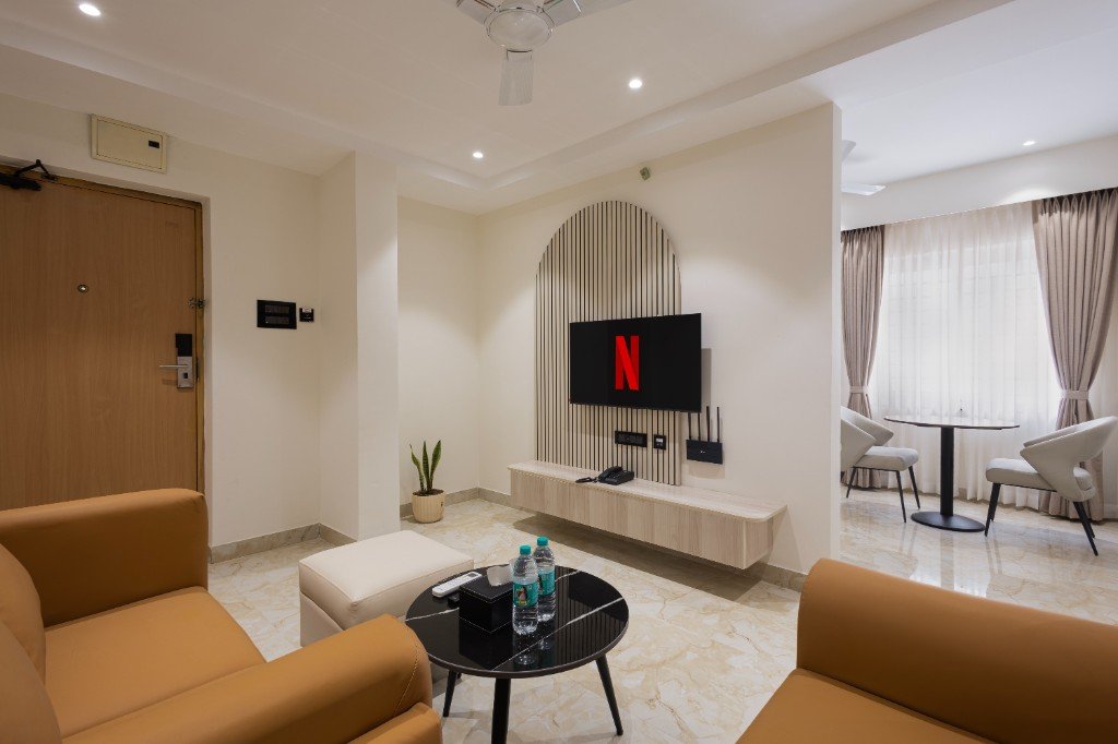 Elysium Premier Suites, Hitec City — Bedroom with work desk