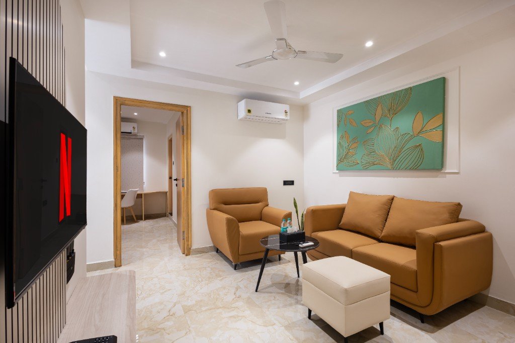 Elysium Premier Suites, Hitec City — Living area with wall art