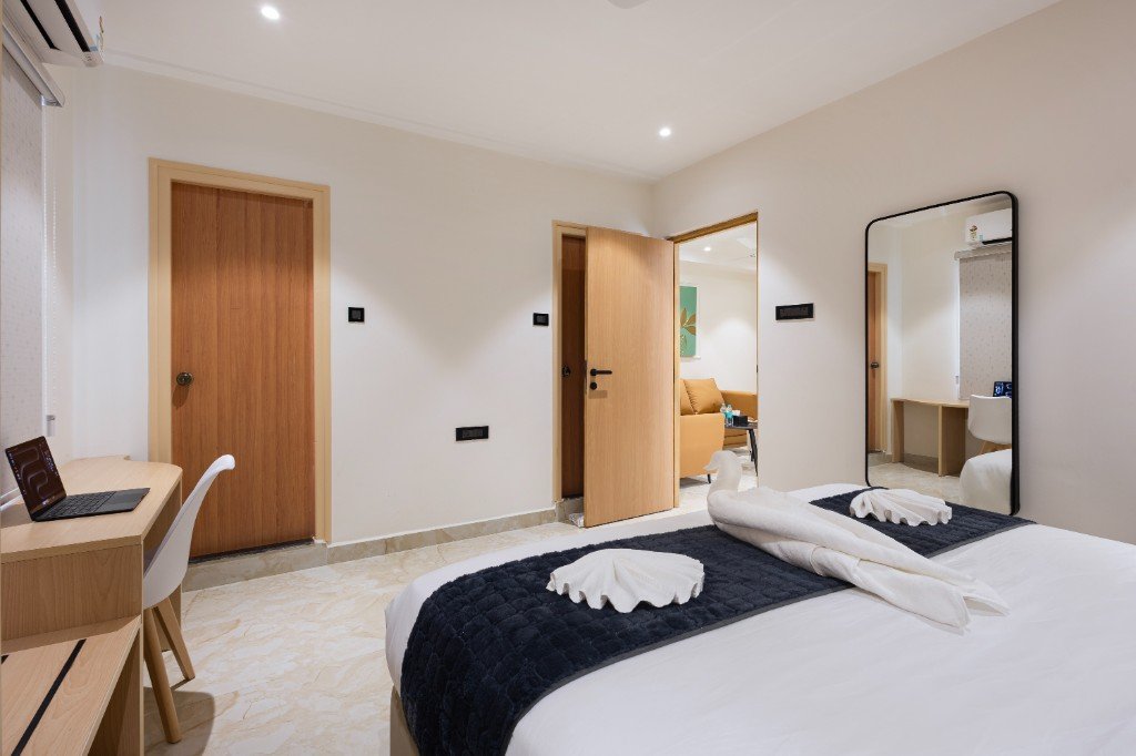 Elysium Premier Suites, Hitec City — Kitchenette sink and cooktop