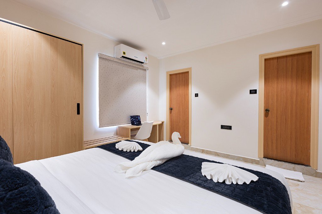 Elysium Premier Suites, Hitec City — Shower and bath area